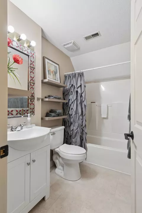 Bath - 809 Hillside Dr, Springfield, TN 37172 photo 4 of 4
