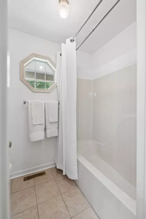 Bath - 809 Hillside Dr, Springfield, TN 37172 photo 3 of 4