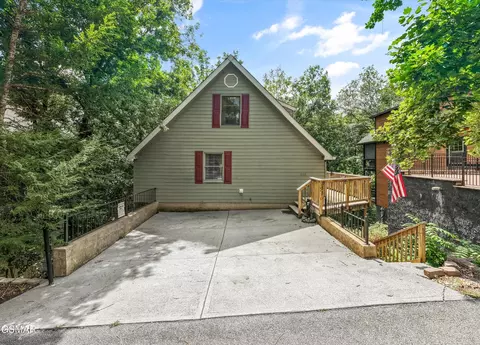 333 Woodridge Way, Pigeon Forge, TN 37863