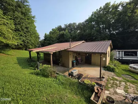 1220 E Dogwood Ln, Sevierville, TN 37862