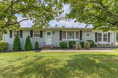 105 E Roberts Rd, Portland, TN 37148