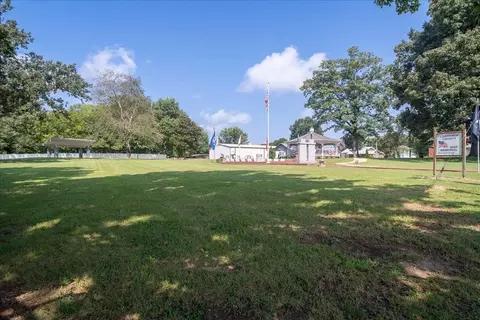 Exterior - 126 Main St, Loretto, TN 38469 photo 5 of 9