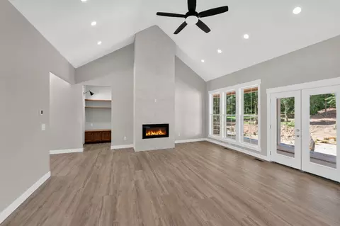 Living - 137 Swift Ln, Cunningham, TN 37052 photo 2 of 3