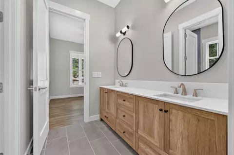 Bath - 137 Swift Ln, Cunningham, TN 37052 photo 6 of 8