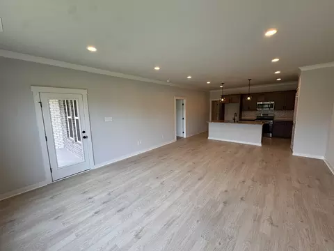 Living - 520 W Foxrun, Springfield, TN 37172 photo 3 of 4