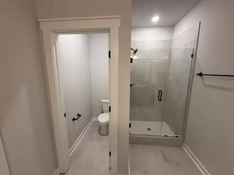 Bath - 520 W Foxrun, Springfield, TN 37172 photo 3 of 4