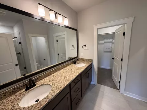 Bath - 520 W Foxrun, Springfield, TN 37172 photo 2 of 4