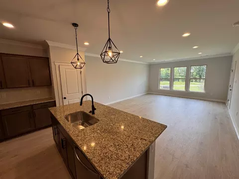 Living - 520 W Foxrun, Springfield, TN 37172 photo 1 of 4