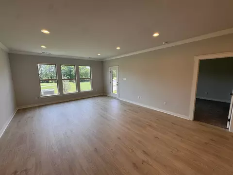 Living - 520 W Foxrun, Springfield, TN 37172 photo 2 of 4