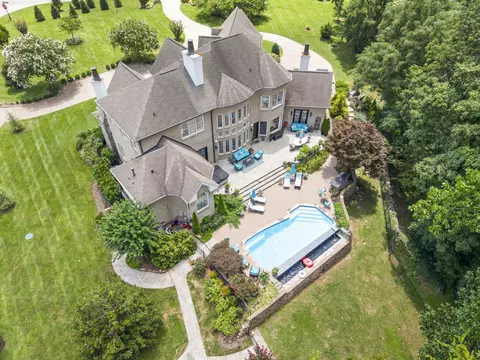 3300 Bridle Path Ct, Thompsons Station, TN 37179