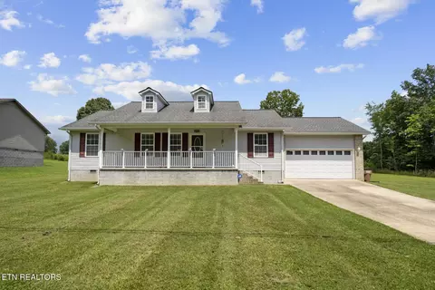 1303 War Eagle Dr, Crossville, TN 38572