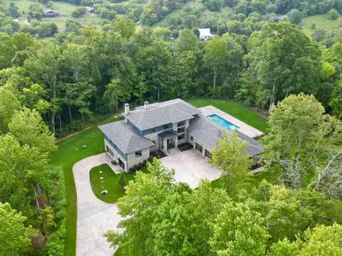 1782 Spring Water Ln, Thompsons Station, TN 37179