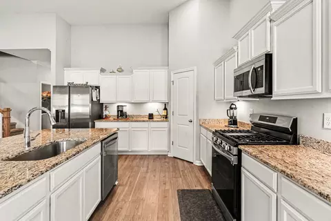Kitchen - 6014 Venable Ct, Fairview, TN 37062 photo 2 of 3