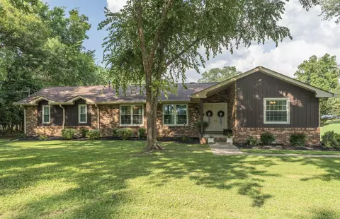 149 Indian Lake Rd, Hendersonville, TN 37075