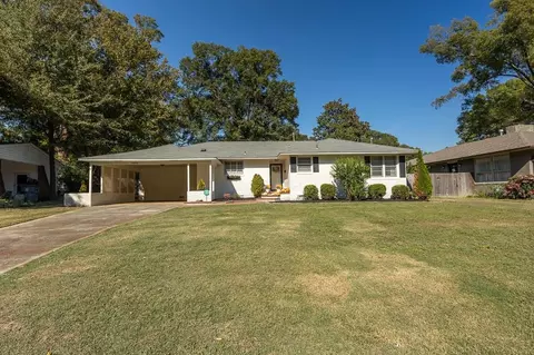 4672 Crossover Ln, Memphis, TN 38117