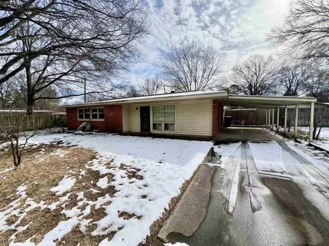 5135 Warfield Dr, Memphis, TN 38117