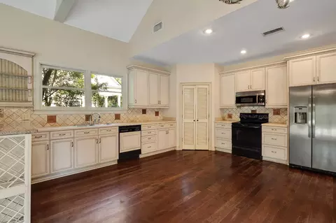 196 E Poplar Ave, Collierville, TN 38017 photo 12