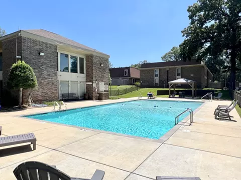6582 S Poplar Woods Cir #1, Germantown, TN 38138