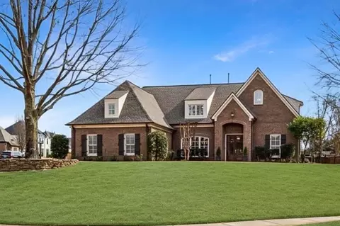 10241 E Herons Nest Cv, Lakeland, TN 38002