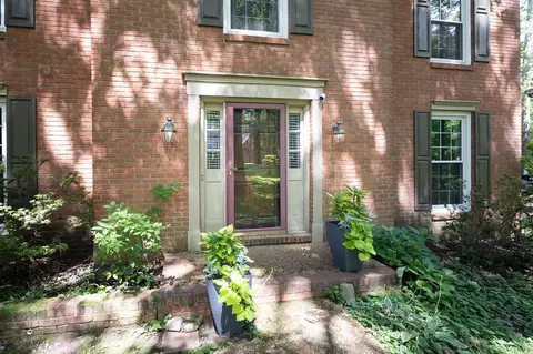 2455 Howard Rd, Germantown, TN 38138