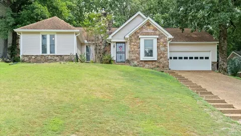 8551 E Chippingham Dr, Cordova, TN 38016
