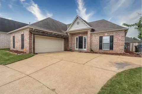 975 Misty Birch Ln, Cordova, TN 38018