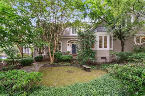 4840 Lake Dr, Memphis, TN 38117