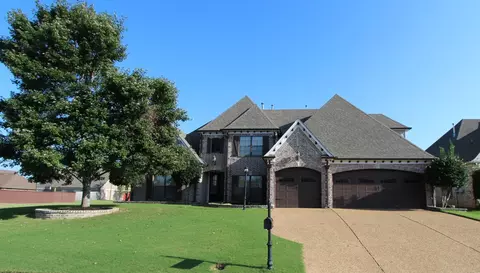 275 Misty Fields Cv, Oakland, TN 38060
