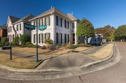 1995 E Arden Oaks Dr, Germantown, TN 38139