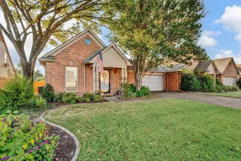 2749 Colonial Towers Dr, Cordova, TN 38016