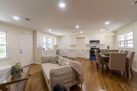 1534 Ivy Rd, Memphis, TN 38117