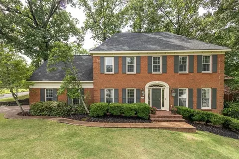 2762 Hunters Forest Dr, Germantown, TN 38138