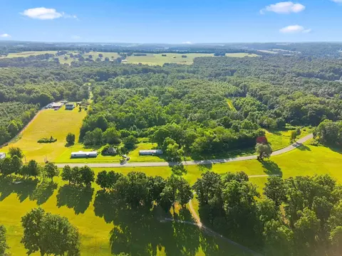 940 N Brace Rd, Summertown, TN 38483