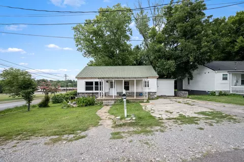 1211 Swanson Blvd, Fayetteville, TN 37334