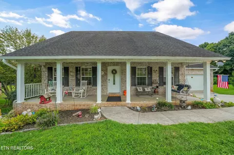 225 Hillsborough Ln, Lenoir City, TN 37772