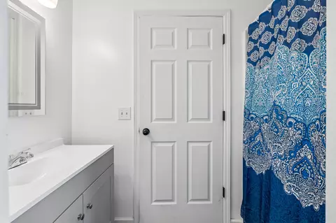 Bath - 6016 Legacy Dr, Springfield, TN 37172 photo 2 of 3