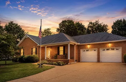 1004 Deann Ct, Cottontown, TN 37048