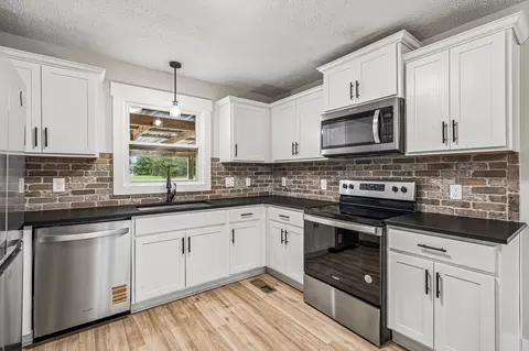 Kitchen - 200 Blackpatch Dr, Springfield, TN 37172 photo 2 of 4