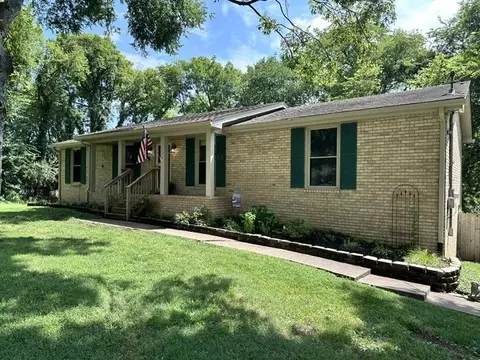 609 Clifton Dr, Goodlettsville, TN 37072