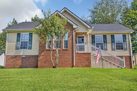 1043 Woodbrier Ln, Greenbrier, TN 37073
