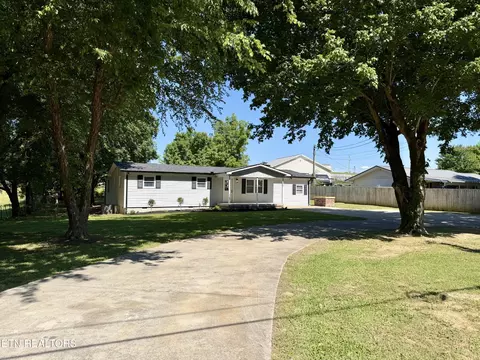 1035 Lakeside Rd, Madisonville, TN 37354
