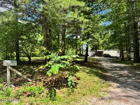 1101 Franklin Loop, Clarkrange, TN 38553 photo 3