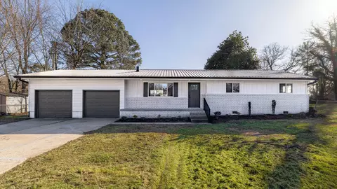 142 N Cherry St, Tunnel Hill, GA 30755