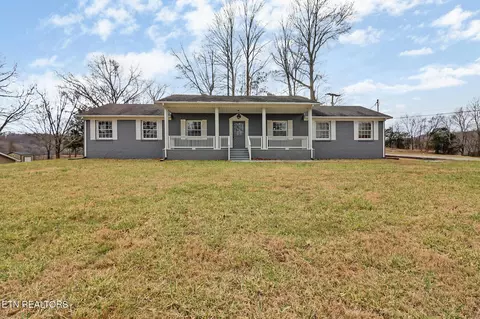 423 S Main St, Byrdstown, TN 38549