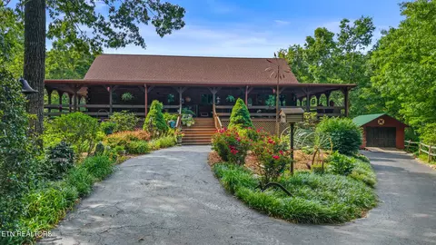 255 Unicoi Lakes Rd, Tellico Plains, TN 37385