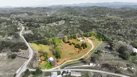 217 Countryside Ln, Madisonville, TN 37354