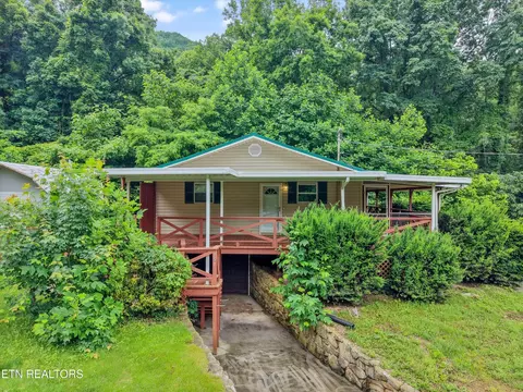 757 Blowing Cave Rd, Sevierville, TN 37876