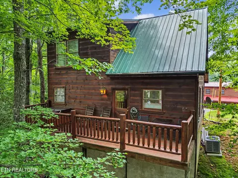 2434 N School House Gap Rd, Sevierville, TN 37876