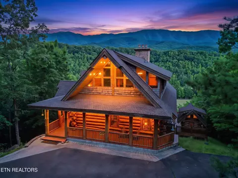 213 Matterhorn Dr, Gatlinburg, TN 37738