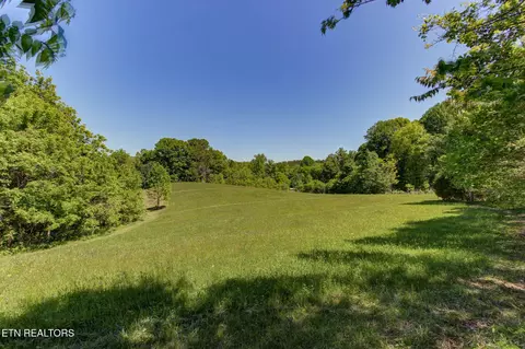 16 Thomas Cross Rd, Sevierville, TN 37876